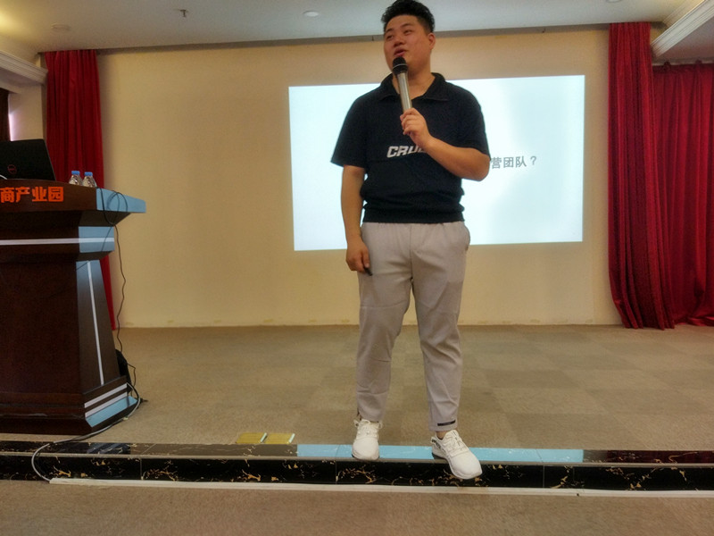 周末,貝朗鋼線成型機廠家員工與您相約聚大電商產業園 周末,貝朗鋼線成型機廠家員工與您相約聚大電商產業園