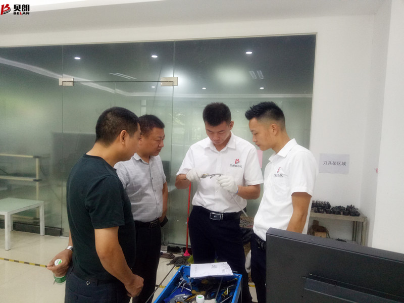 東莞客戶參觀貝朗智能全自動(dòng)彎線機(jī),連連稱贊! 東莞客戶參觀貝朗智能全自動(dòng)彎線機(jī),連連稱贊!