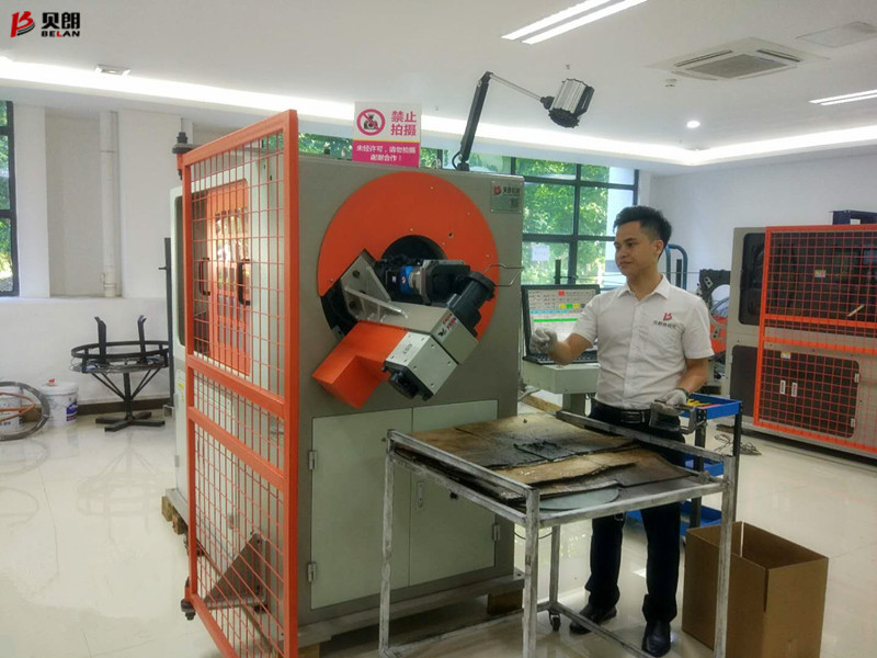 貝朗五軸自動線成型機生產日用五金支撐桿火熱進行中 貝朗五軸自動線成型機生產日用五金支撐桿火熱進行中