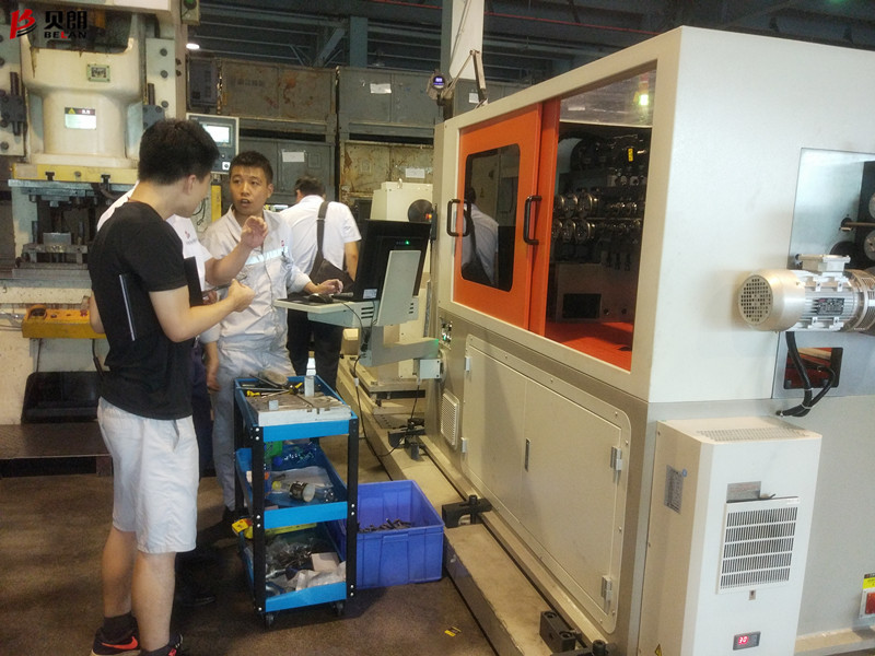 墩頭折彎機在廣州客戶處驗收現場 墩頭折彎機在廣州客戶處驗收現場