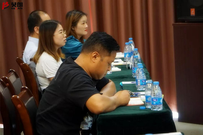 貝朗網(wǎng)銷組員工參加課程現(xiàn)場(chǎng) 貝朗網(wǎng)銷組員工參加課程現(xiàn)場(chǎng)