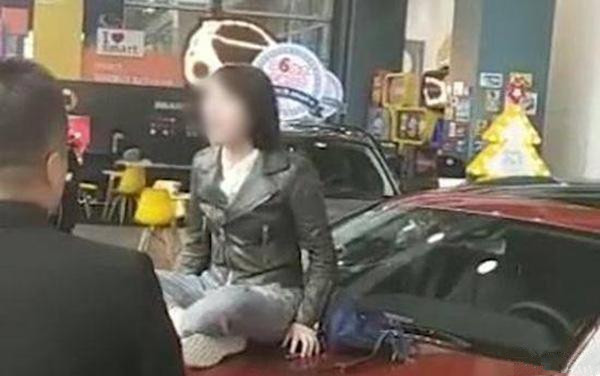 摘自奔馳漏油事件圖片 摘自奔馳漏油事件圖片