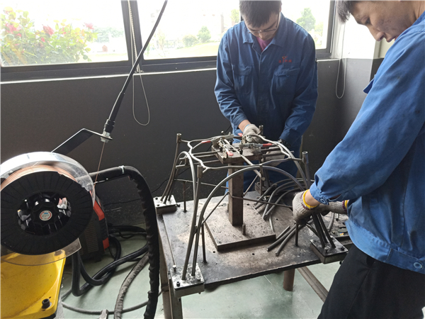 貝朗技術工程師在常州客戶處回訪現場 貝朗技術工程師在常州客戶處回訪現場