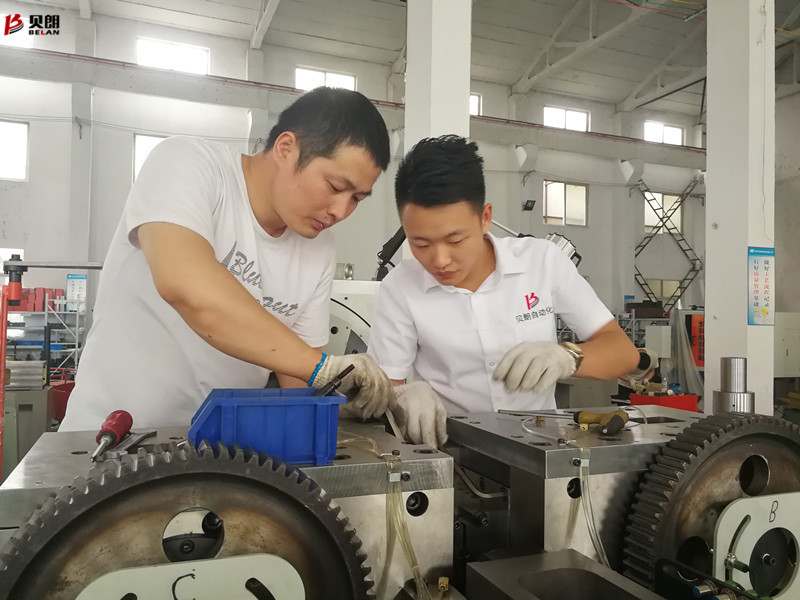 貝朗鋼絲折彎成型機品質力求極 度認真 貝朗鋼絲折彎成型機品質力求極 度認真